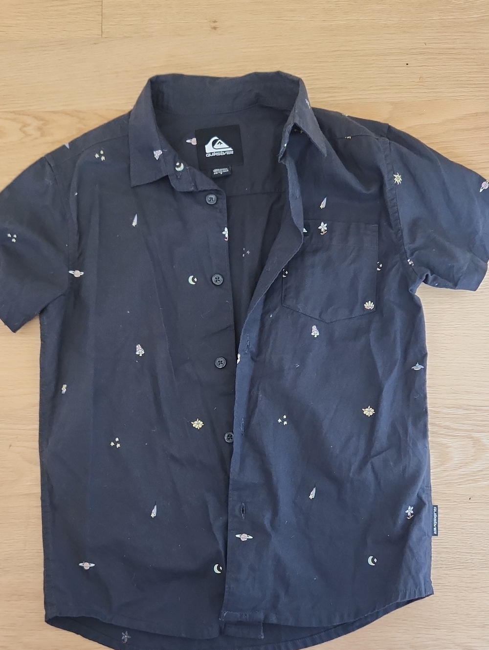 Quiksilver Boys 8 Black Short Sleeve Button-Down Shirt w/ Tiny Celestial Motifs